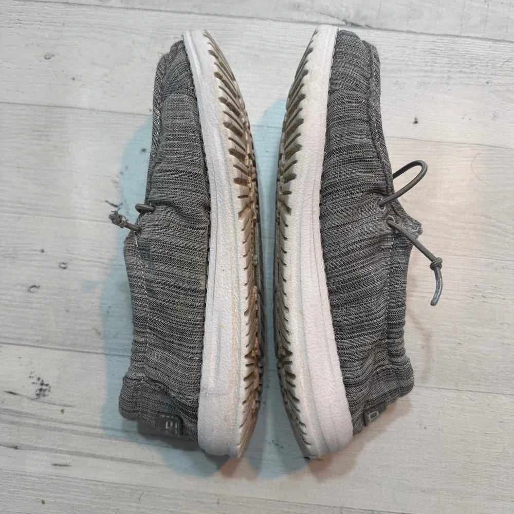 Hey Dude kids grey slip on shoes is youth 3 ladies‎ 4